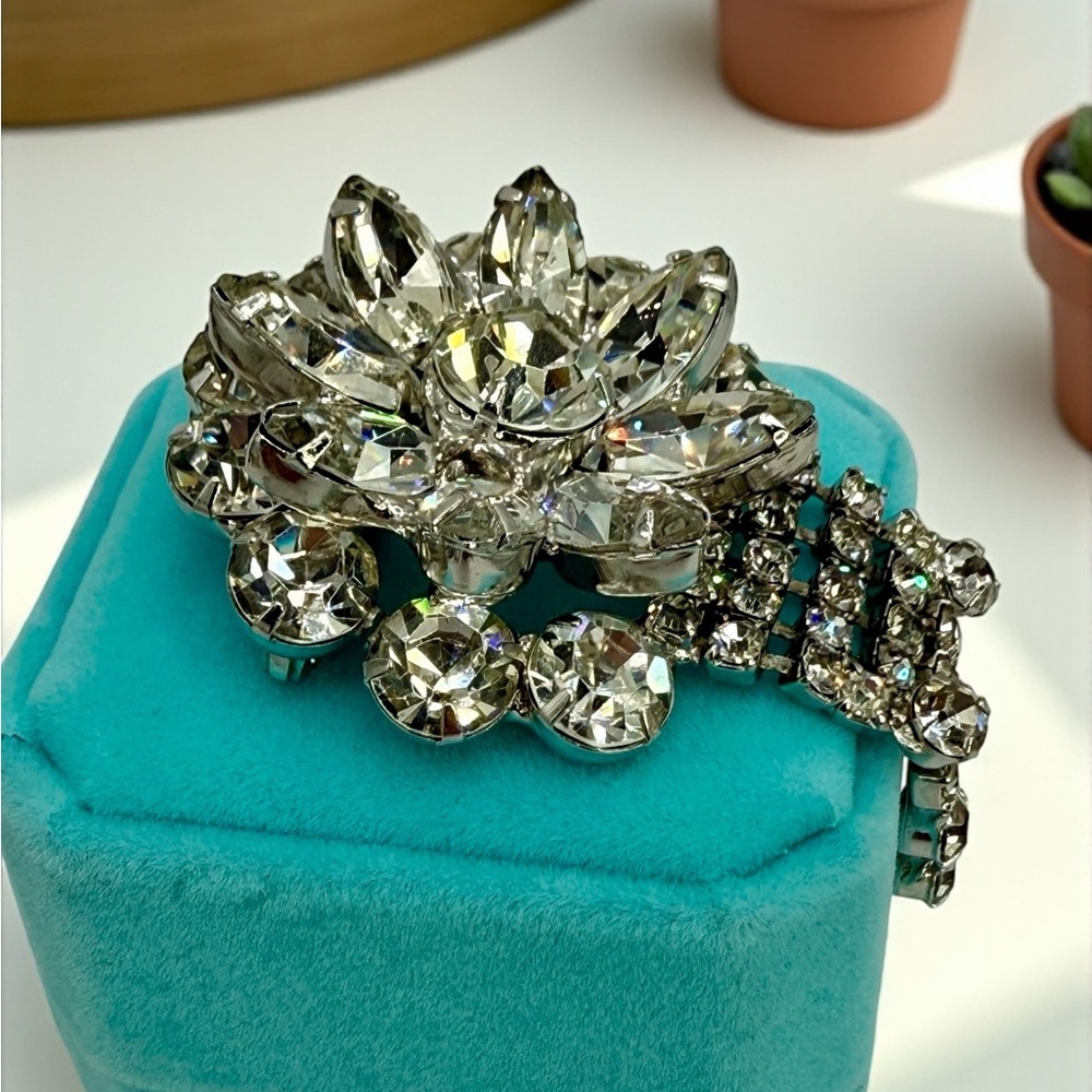 Vintage Layered Rhinestone Flower Brooch & Pendant with Dangles –Silver Tone EUC - Picture 16 of 17
